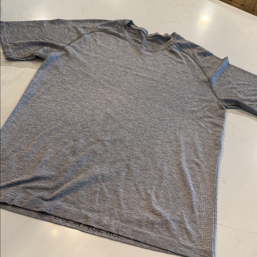 lululemon athletica Men's Light Gray Short Sleeve Tee